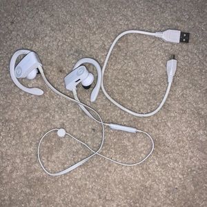 Beats wireless headphones white